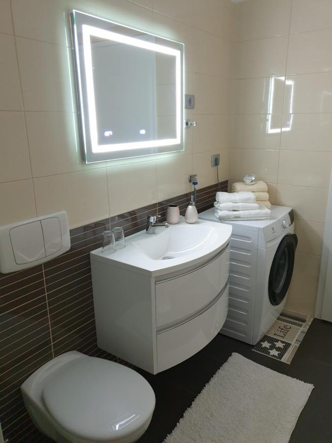 Apartment Val Koper Buitenkant foto