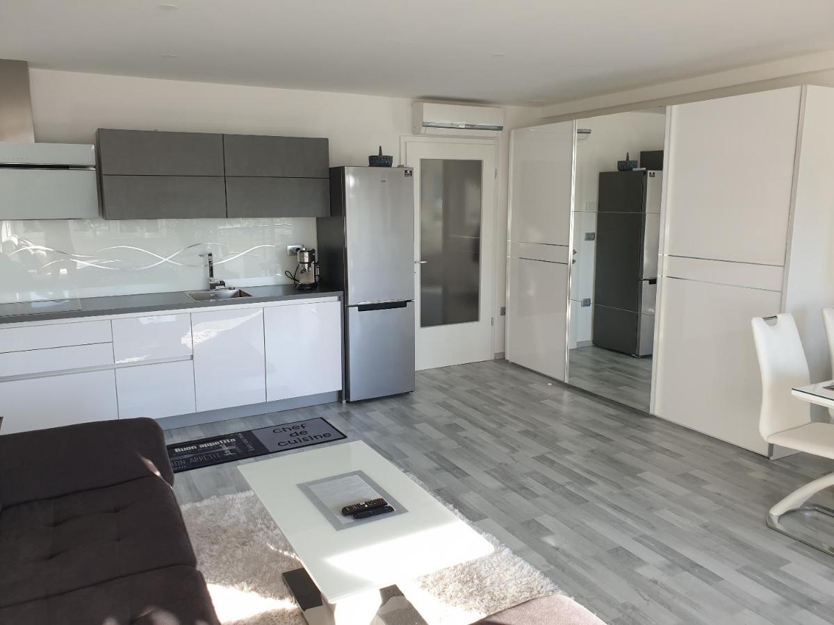 Apartment Val Koper Buitenkant foto